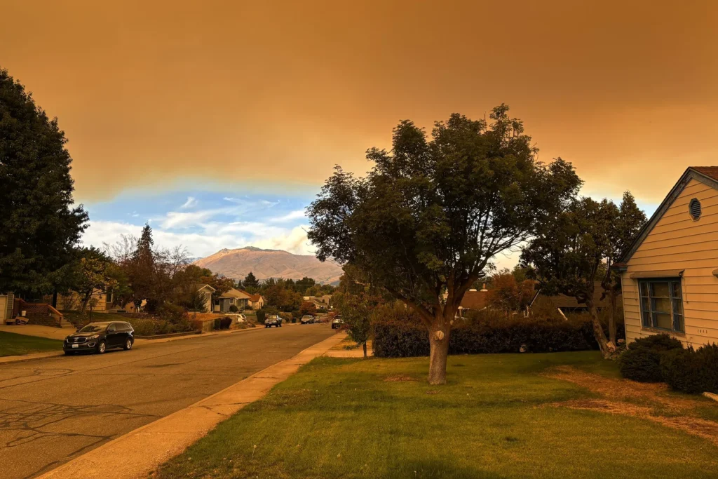 Level2 Wenatchee Smoke Emissions . Steve Maher Photo